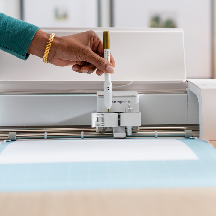 Cricut Bolígrafos De Punta Fina De 0.4 Mm, Gama Ultimate (30 Uds.) + Adaptador