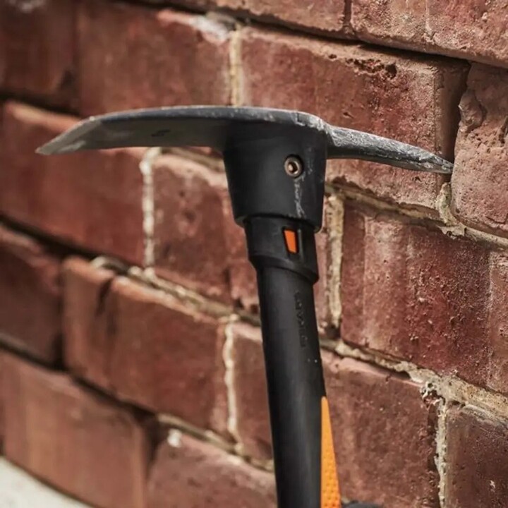 Fiskars IsoCore, Pioche avec Pointe S 0.68kg, Noir/Orange