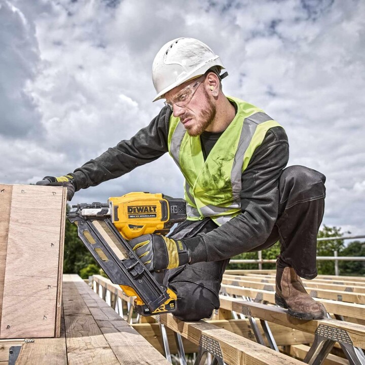 DEWALT DCN930N-XJ - 18V XR Brushless Framing Nailer, Battery/Charger Not Included