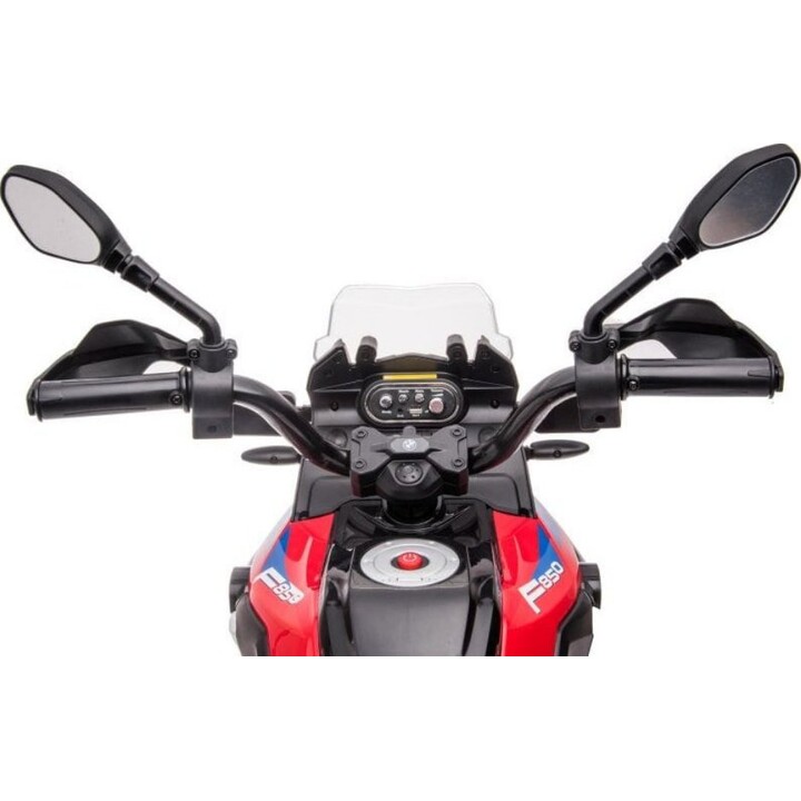 Motocicleta BMW F850 com bateria vermelha