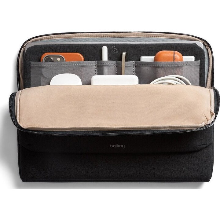 Capa para laptop Bellroy de 16 polegadas com bolsos para acessórios móveis (preta)