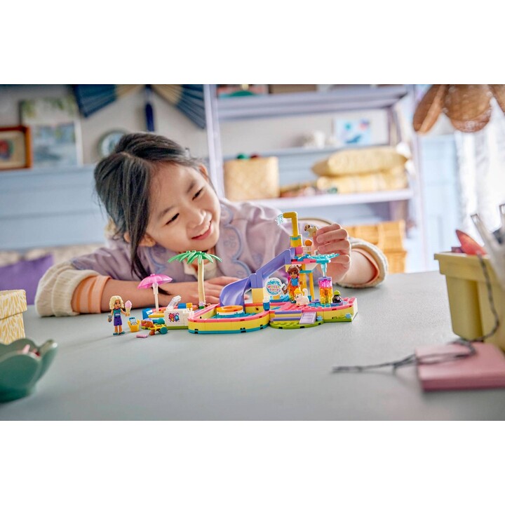 LEGO FRIENDS 42676 A Fun Day at the Water Park