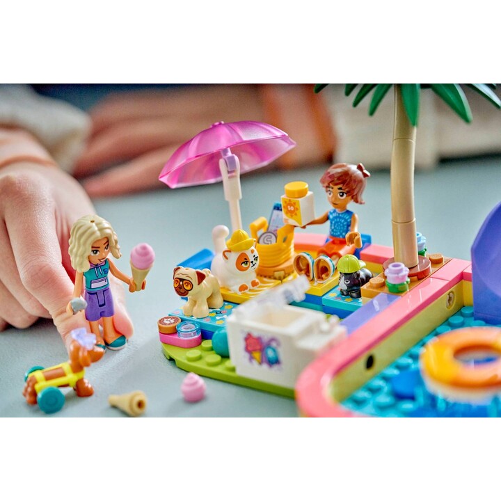 LEGO FRIENDS 42676 A Fun Day at the Water Park