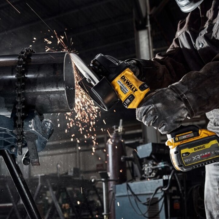 Esmerilhadeira angular DeWALT DCG440N-XJ de 18 cm e 2,6 kg