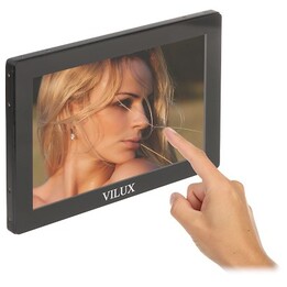 Monitor touchscreen VM-T101M con ingressi VGA, HDMI e audio.