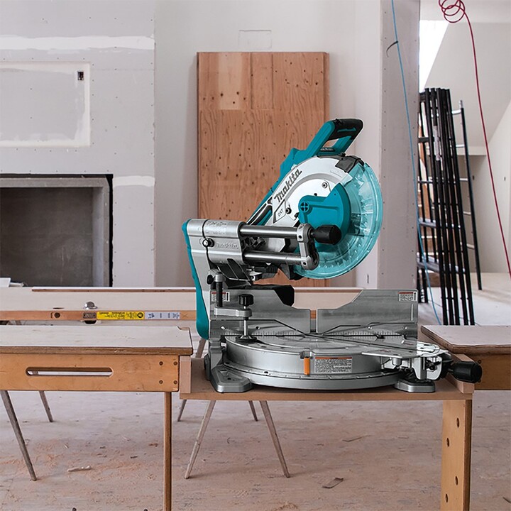 Makita DLS211ZU injection saw 4400 RPM