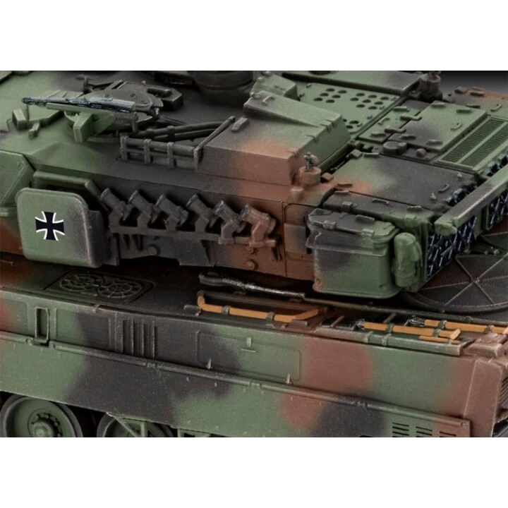 Revell 1/72 scale plastic model kit of the Leopard 2A7V tank