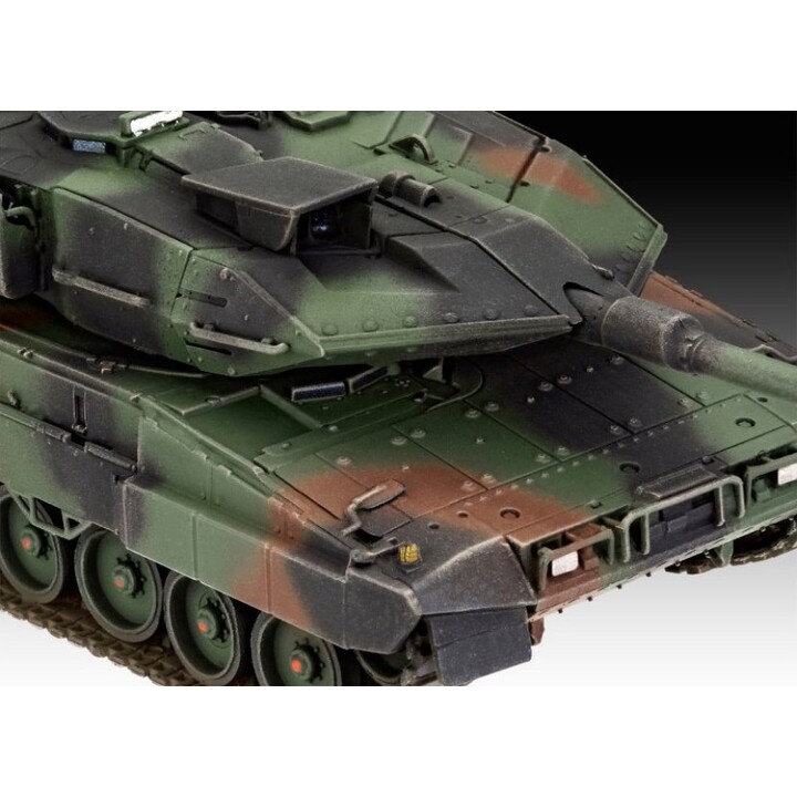 Revell 1/72 scale plastic model kit of the Leopard 2A7V tank