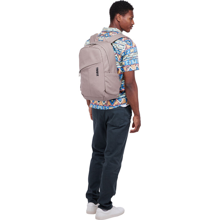 Mochila Thule 5201 Notus de 20 litros, color topo.
