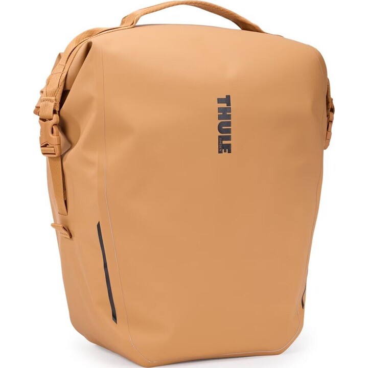 Borsa laterale Thule 5478 Shield da 22 litri con sistema di chiusura InLock, colore arancione polveroso.