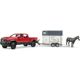 RAM 2500 Power Wagon mit Pferdeanhänger