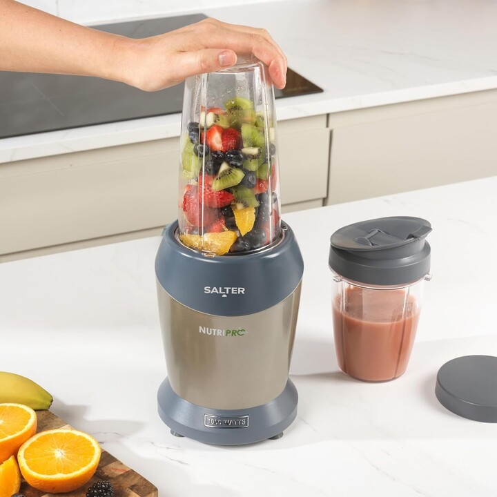 Salter NutriPro 1000 tragbarer Mixer, gesunder Entsafter, Nährstoffextraktor, 2 Reisebecher (800 ml/1 l), Suppen, Edelstahlkling