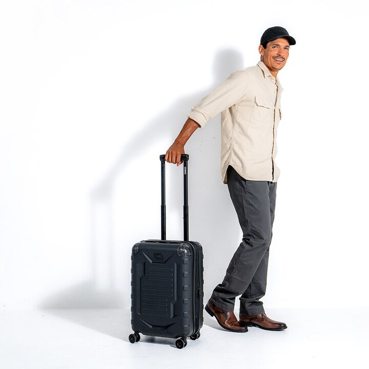 OGIO RENEGADE VAULT 20 RIGID BLACK suitcase A20192_B0074_NA