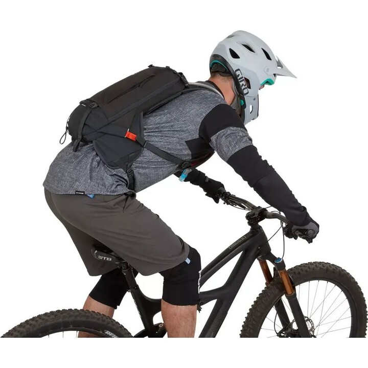 Thule 3796 Rail 8-liter hydration pack, convertible type