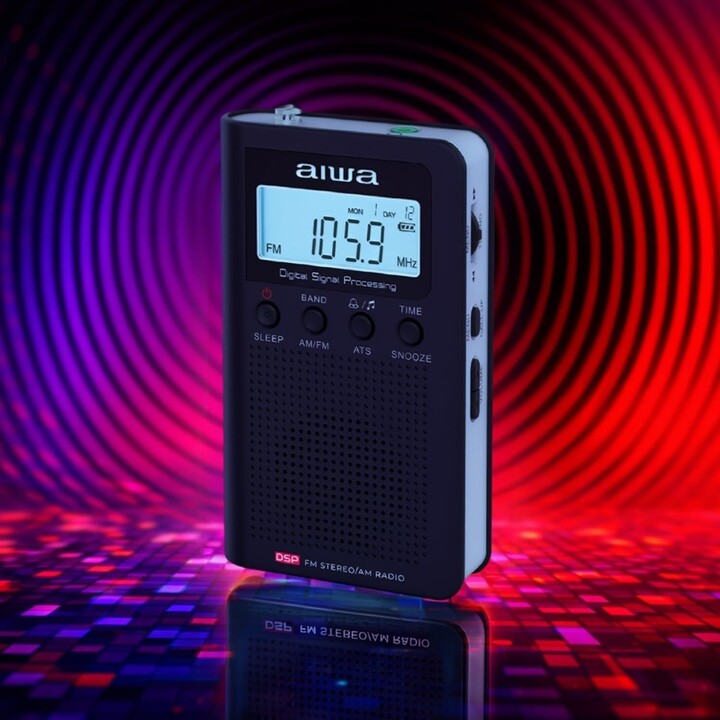 Radio digitale portatile Aiwa RSD-45BK con schermo LCD, altoparlante e cuffie.