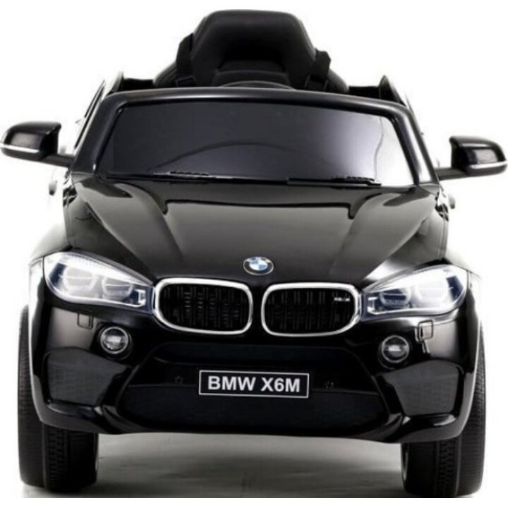 BMW X6 électrique, de couleur noire