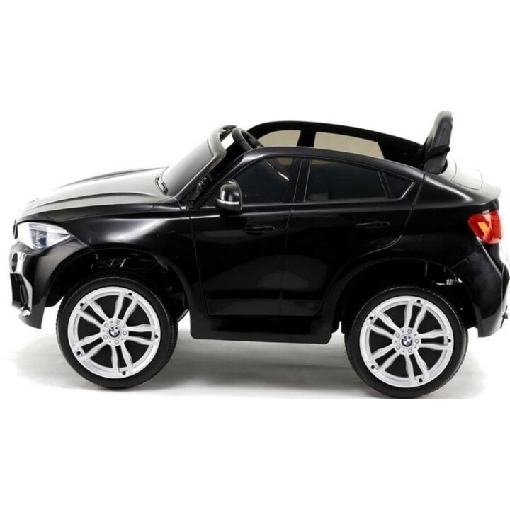 BMW X6 électrique, de couleur noire