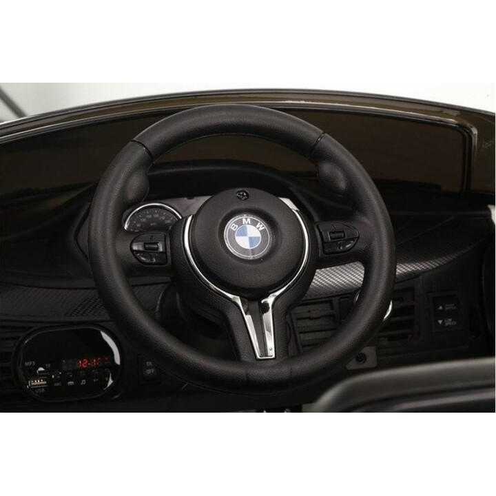 BMW X6 électrique, de couleur noire