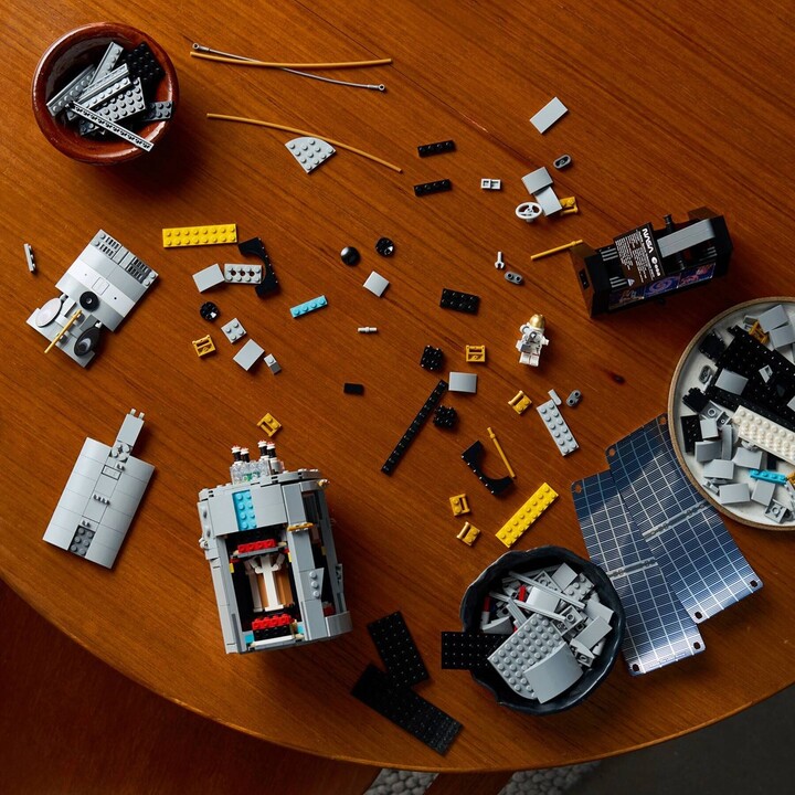 LEGO ICONS 11382 Hubble-Weltraumteleskop