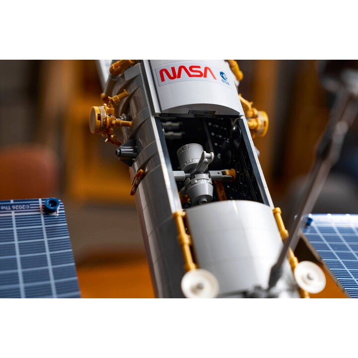 LEGO ICONS 11382 Hubble-Weltraumteleskop