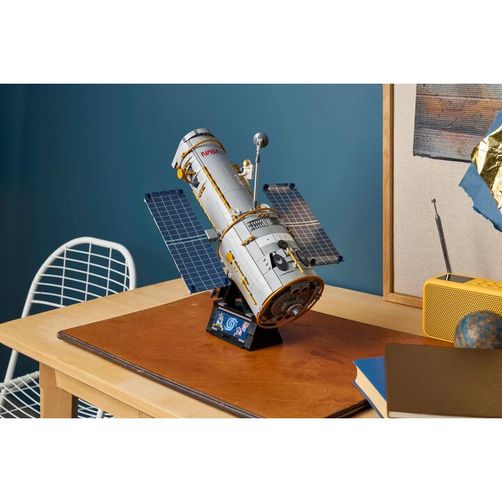 LEGO ICONS 11382 Hubble-Weltraumteleskop