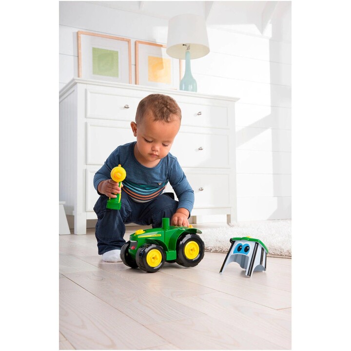 Conjunto de 16 peças de brinquedo agrícola John Deere Johnny Tractor 46655