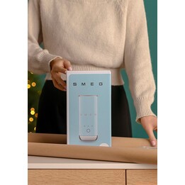 Smeg MFF02BLEU espumador o calentador de leche Calentador/espumador de leche automático Negro