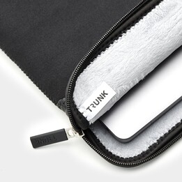 Custodia nera per MacBook Pro da 14 pollici.