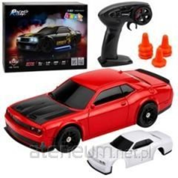 Carro esportivo de drift RC com carroceria e rodas intercambiáveis, tração nas quatro rodas, cor vermelha, escala 1:43.