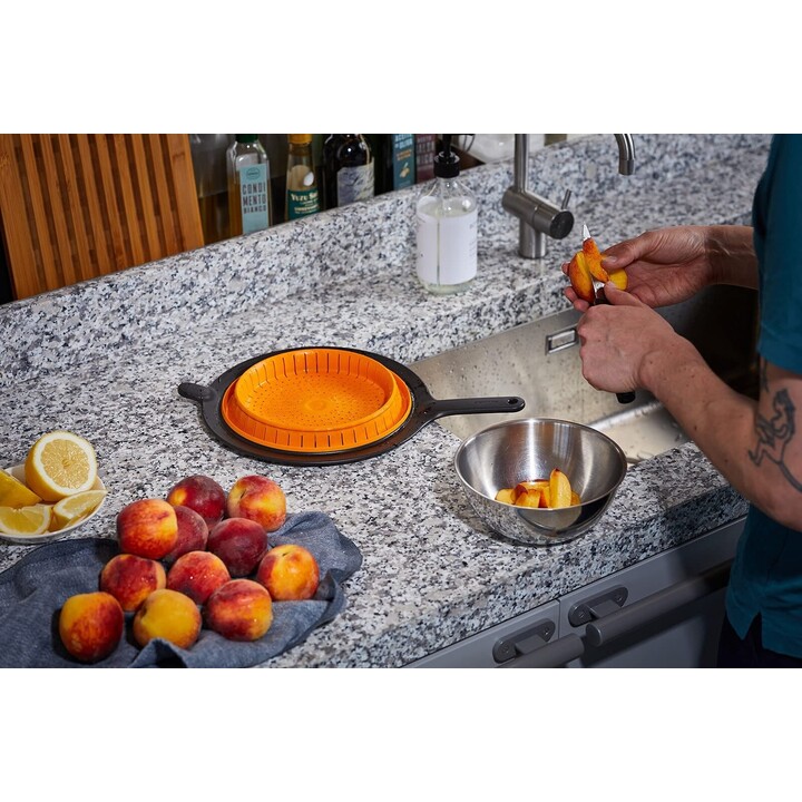 Fiskars Functional Form 1027304 Foldable Silicone Strainer Colander