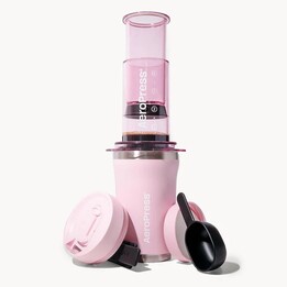 Cafetière AEROPRESS Go Plus avec mug isotherme rose 475 ml