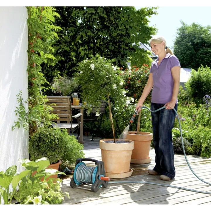Juego de carrete para manguera Gardena Classic h361200: sistema de riego para jardín con montaje en pared y manguera de 10 m de