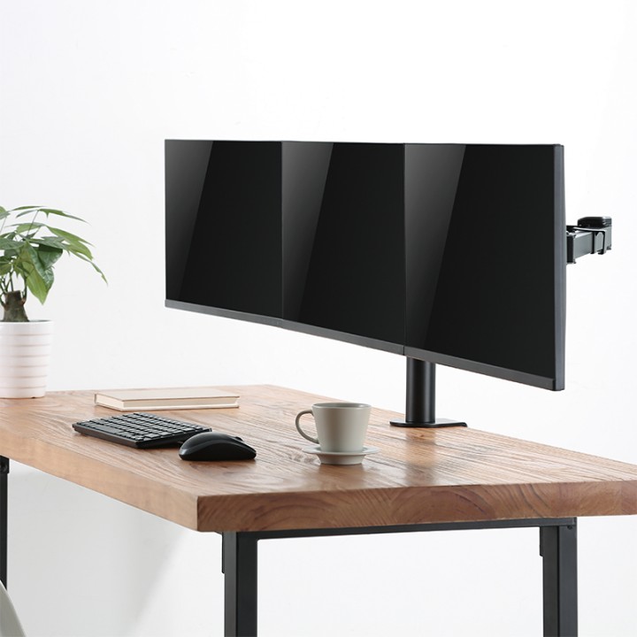 Suporte triplo para monitores de 17 a 27 polegadas, com capacidade de 7 kg por braço.