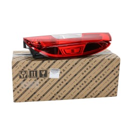 Luz trasera derecha original 52044715