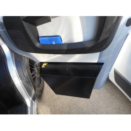 Door safe for passenger door 136a