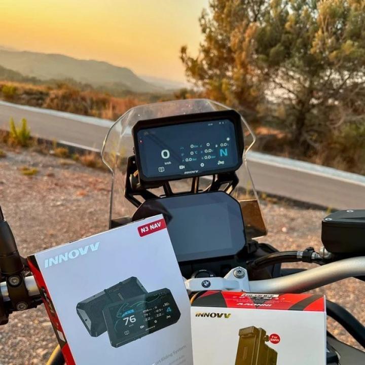 INNOVV N3 Quick-Release Smart Display Universal: ecrã universal para mota com montagem rápida, CarPlay, câmaras e TPMS
