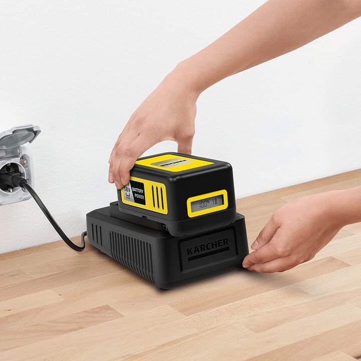 Kärcher Power 18/50 Aspirateur réservoir cylindrique Ensemble de batterie et de chargeur