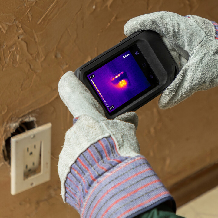 FLIR C3-X thermal camera Black 1800 mAh Vanadium Oxide Uncooled Focal Plane Arrays Built-in screen 128 x 96 Pixels LCD 64
