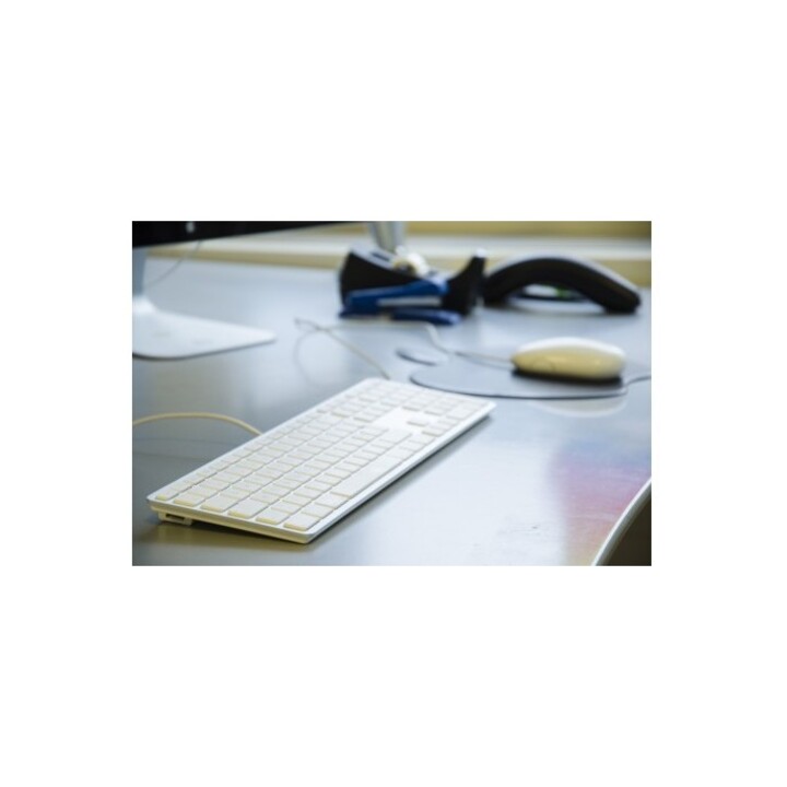 USB-Tastatur 110 Tasten kabelgebundene USB-Tastatur mit 2x USB und oberer Aluminiumabdeckung - Portugiesisch