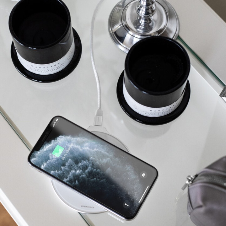 Aura - Le chargeur sans fil (câble USB-C vers USB-A inclus) - Verre acrylique argenté