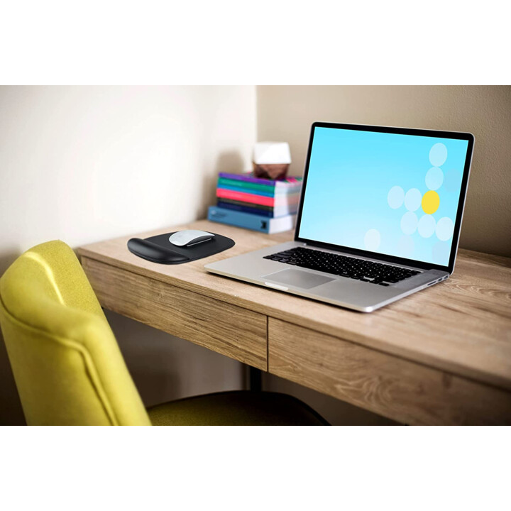 StarTech.com Mouse Pad with Hand rest, 6.7x7.1x 0.8in (17x18x2cm), Ergonomic Mouse Pad with Wrist Support, Desk Wrist Pad w/ Non