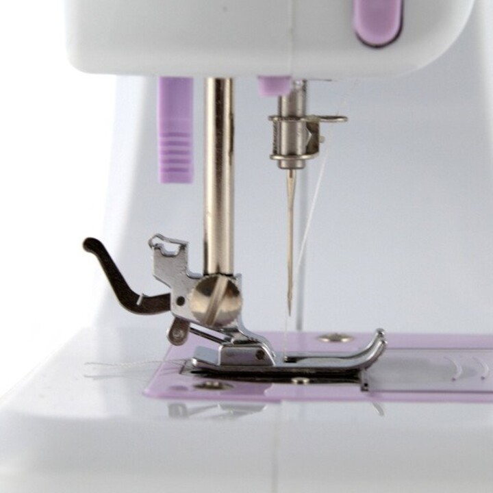 Mini Lucznik sewing machine
