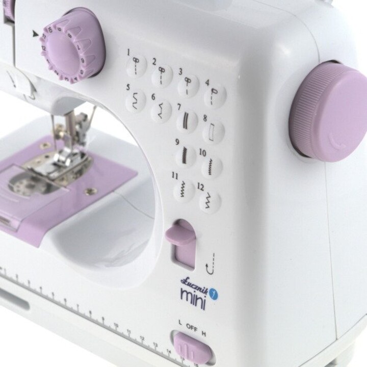 Mini Lucznik sewing machine