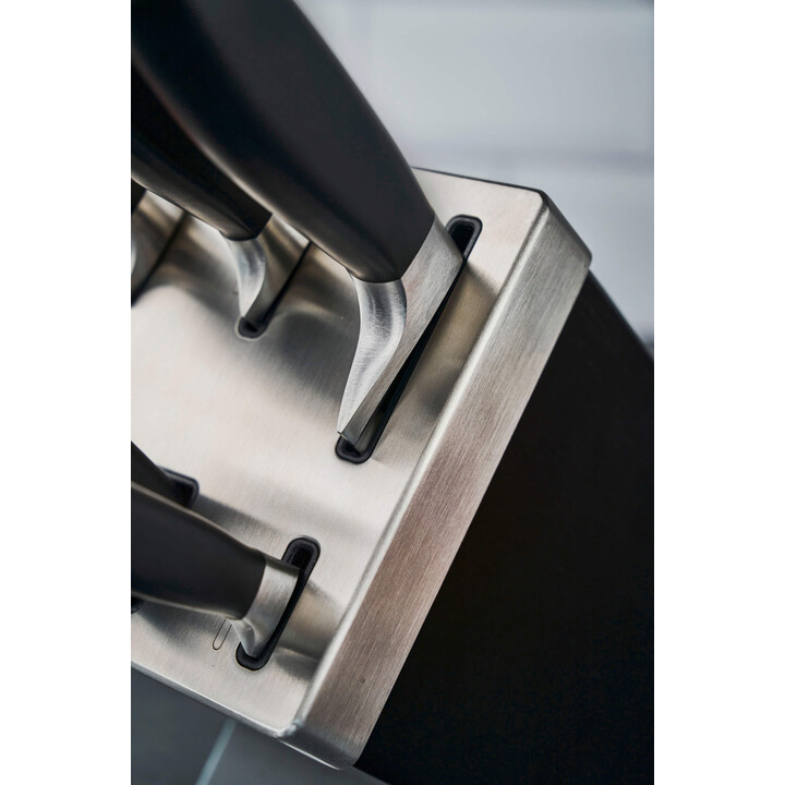 Un set di coltelli autoaffilanti. ZWILLING Four Star 35145-007-0 7 elementi Nero