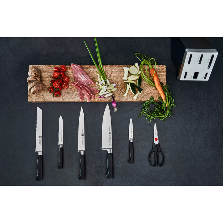A set of self-sharpening knives. ZWILLING Four Star 35145-007-0 7 elements Black