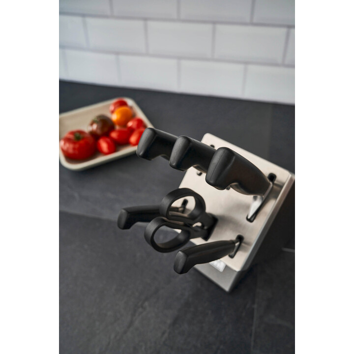 Un set di coltelli autoaffilanti. ZWILLING Four Star 35148-507-0 7 elementi grigio
