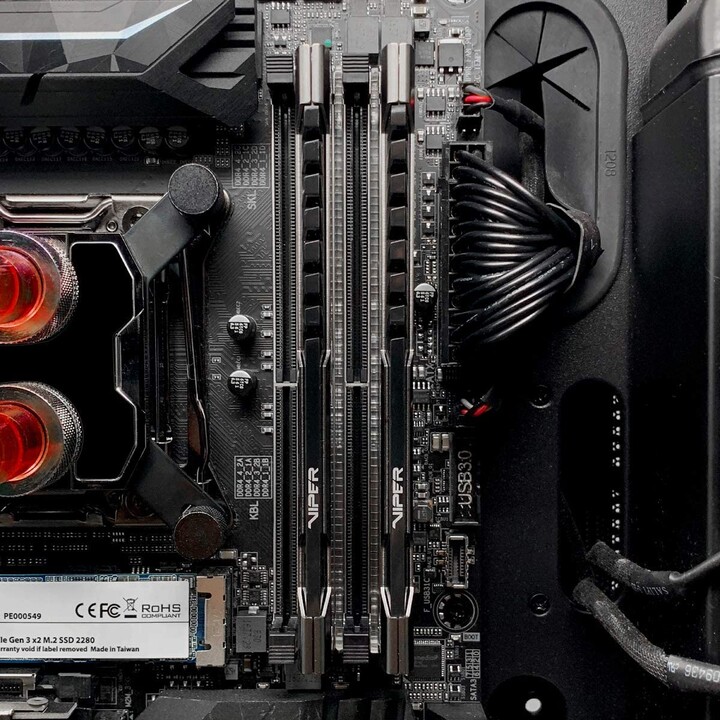 Patriot Memory Viper Steel PVS432G320C6 modulo di memoria 32GB 1 x 32GB DDR4 3200 MHz