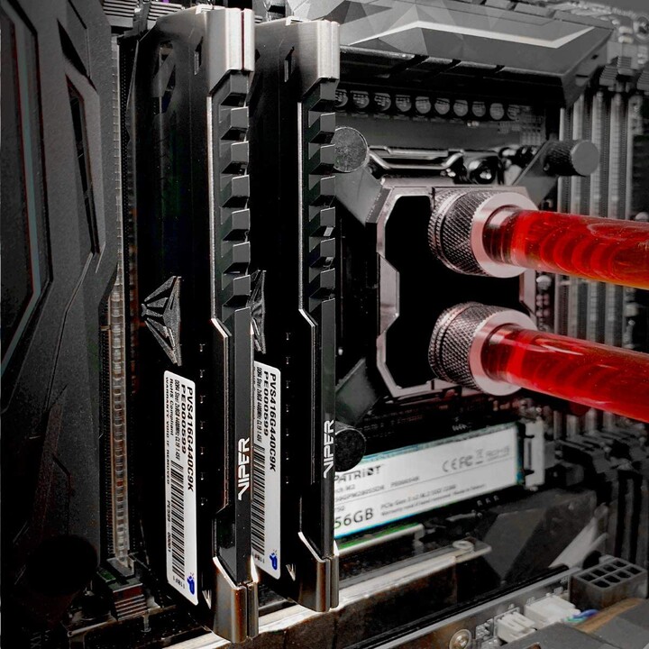 Patriot Memory Viper Steel PVS432G320C6 modulo di memoria 32GB 1 x 32GB DDR4 3200 MHz