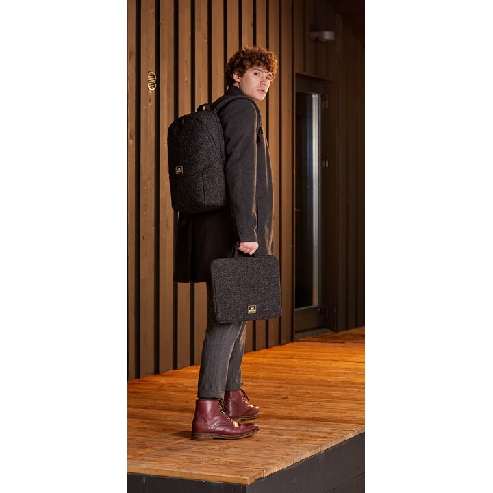 RIVACASE Cartella Anvik porta pc 15.6", nera, con manico, materiale impermeabile, interno felpato, tasca posteriore porta s