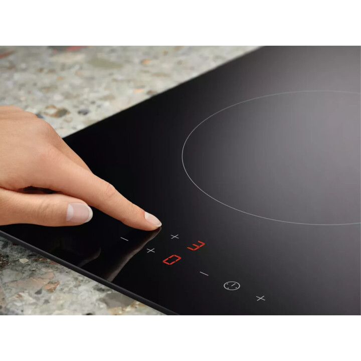 Placa vitrocerâmica Electrolux Domino 29cm 2900w preta